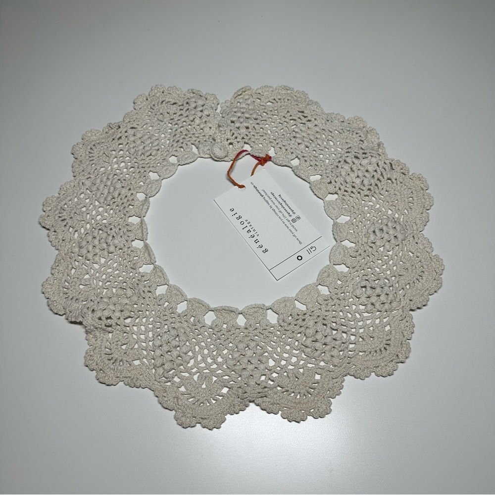 Vintage 1950s crochet collar